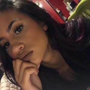 Meet your Posher, Dominique